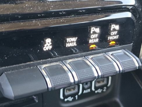 Used 2019 RAM 1500 Laramie image 9