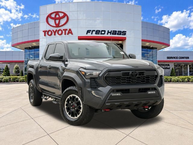 Used 2025 Toyota Tacoma TRD Off-Road AWD/4WD image 1