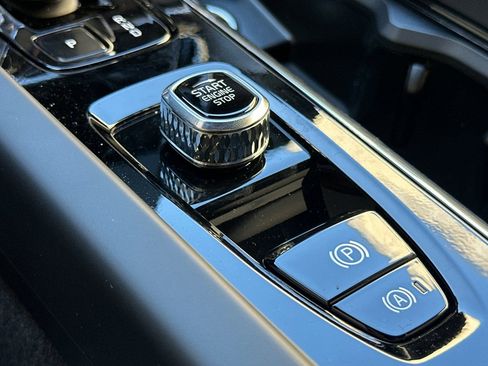 New 2026 Volvo XC60 B5 Plus w/ Protection Package Premier AWD/4WD image 25