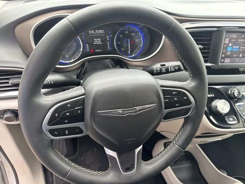 Used 2023 Chrysler Voyager LX FWD image 22