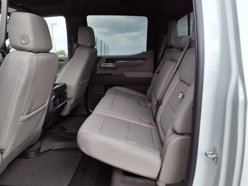 New 2026 GMC Sierra 1500 SLT image 19