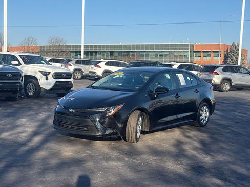 Used 2023 Toyota Corolla LE image 3