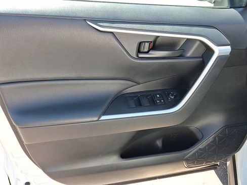 Used 2022 Toyota RAV4 LE AWD/4WD image 9