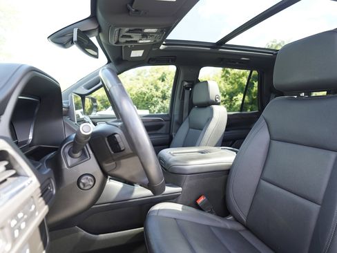 Used 2022 Chevrolet Tahoe LT w/ Luxury Package RWD image 9