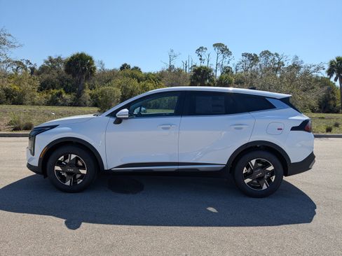 New 2026 Kia Sportage LX FWD image 8
