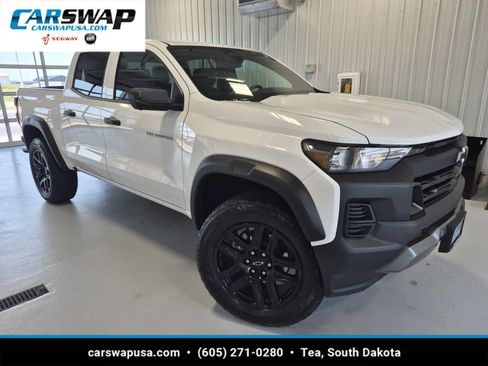 Used 2025 Chevrolet Colorado Trail Boss AWD/4WD image 1