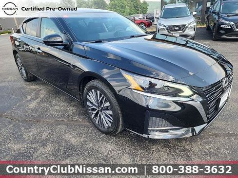 Certified 2023 Nissan Altima 2.5 SV w/ SV Premium Package AWD/4WD image 2