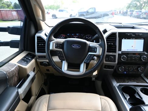 Used 2019 Ford F250 Lariat w/ Lariat Value Package AWD/4WD image 32