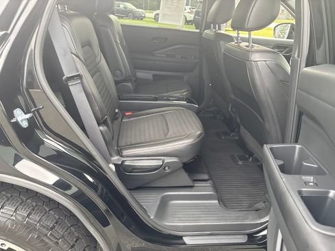 Used 2025 Nissan Pathfinder Rock Creek AWD/4WD image 32
