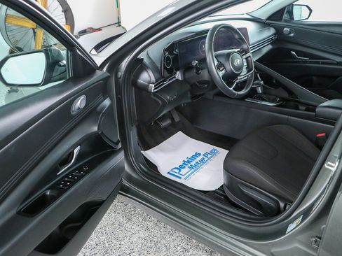 Used 2024 Hyundai Elantra SEL w/ Convenience Package FWD image 3