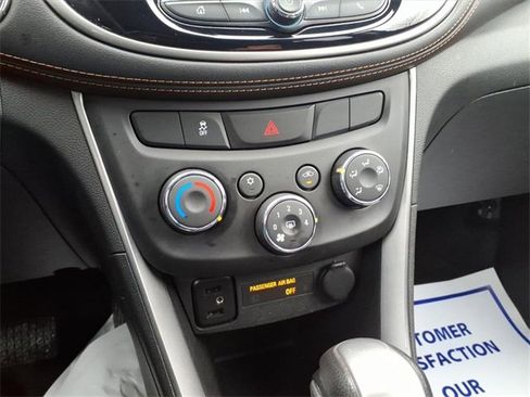 Used 2019 Chevrolet Trax LT w/ LT Convenience Package image 18