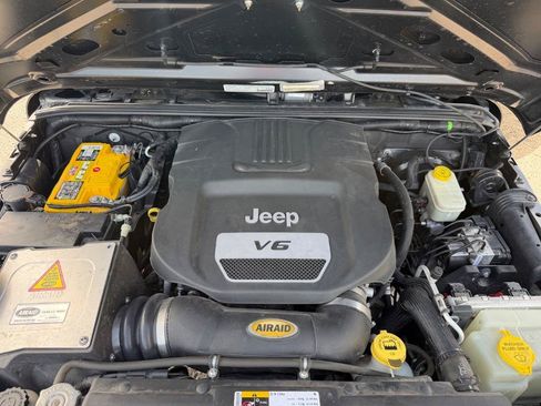 Used 2014 Jeep Wrangler Sport w/ Quick Order Package 24S AWD/4WD image 23