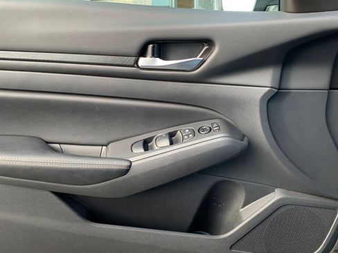 Used 2025 Nissan Altima 2.5 SV image 18