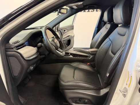 Used 2025 Jeep Compass Limited AWD/4WD image 11