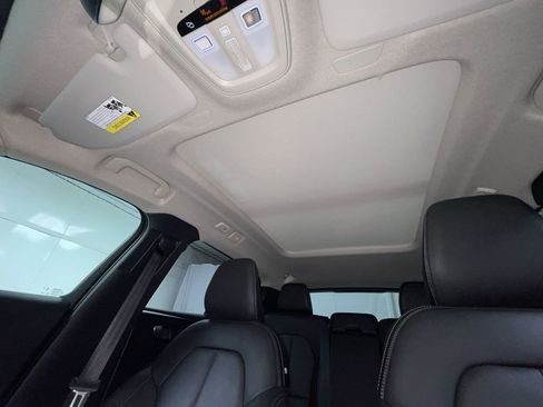 Used 2025 Volvo XC40 B5 Plus image 14