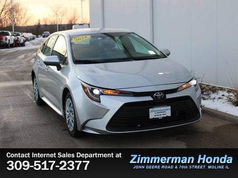 Used 2024 Toyota Corolla LE image 3