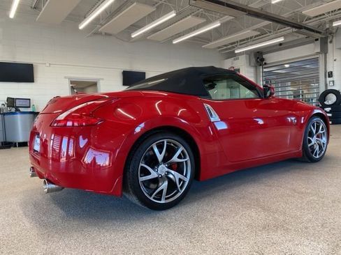 Used 2016 Nissan 370Z Touring Sport RWD image 5