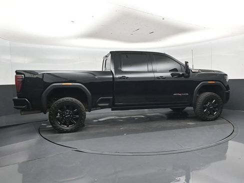 Used 2025 GMC Sierra 3500 AT4 w/ AT4 Premium Plus Package AWD/4WD image 3