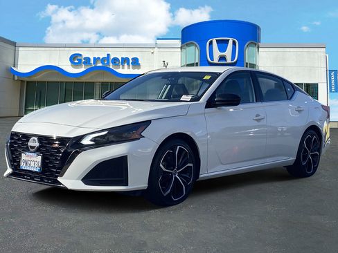 Used 2025 Nissan Altima 2.5 SR image 3