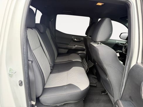 Used 2022 Toyota Tacoma TRD Off-Road image 18