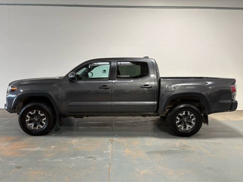 Used 2020 Toyota Tacoma TRD Off-Road image 2