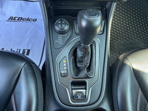Used 2019 Jeep Cherokee Trailhawk w/ Cold Weather Group image 19