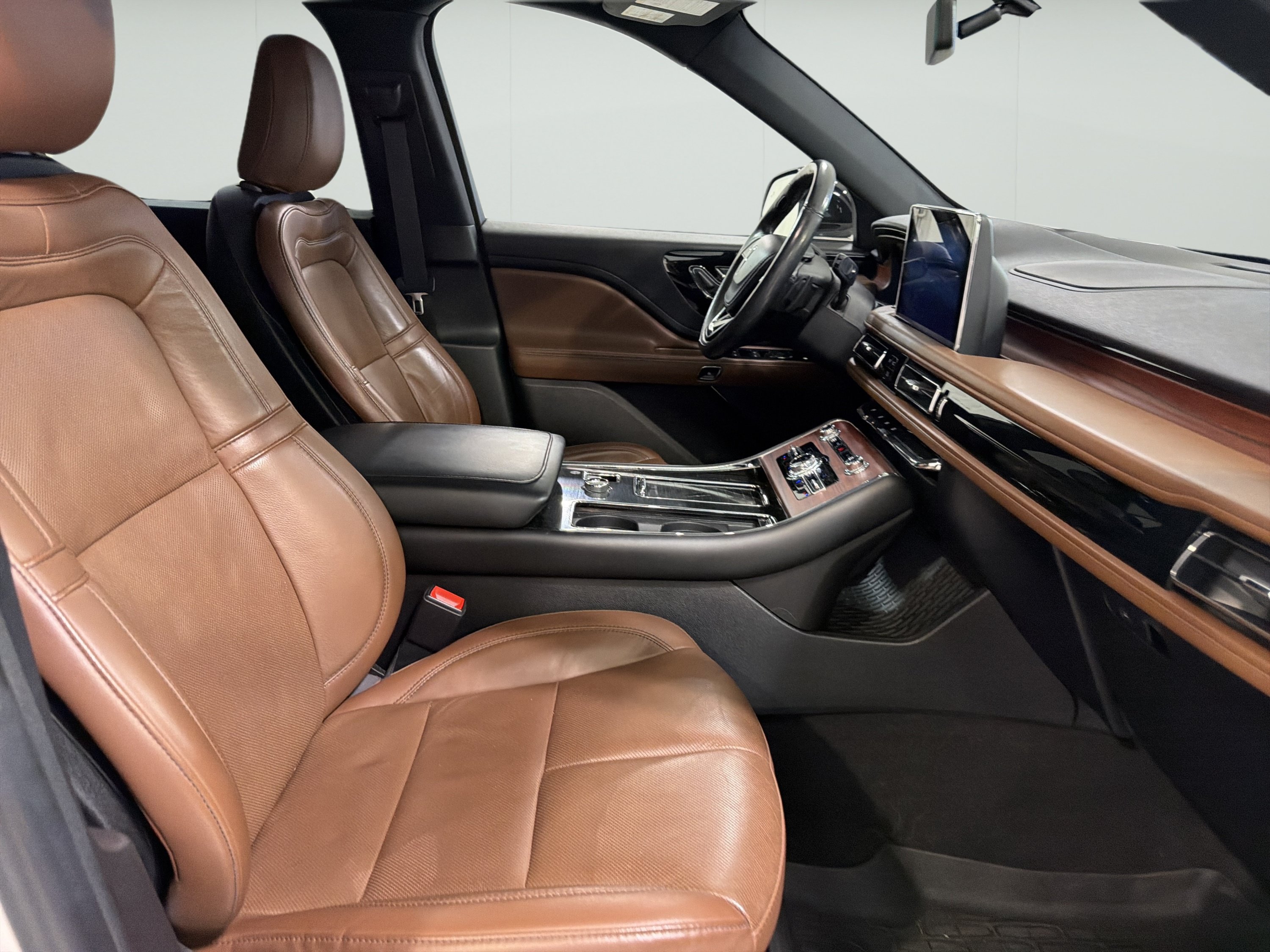 Used 2022 Lincoln Aviator Reserve w/ Equipment Group 201A RWD image 17