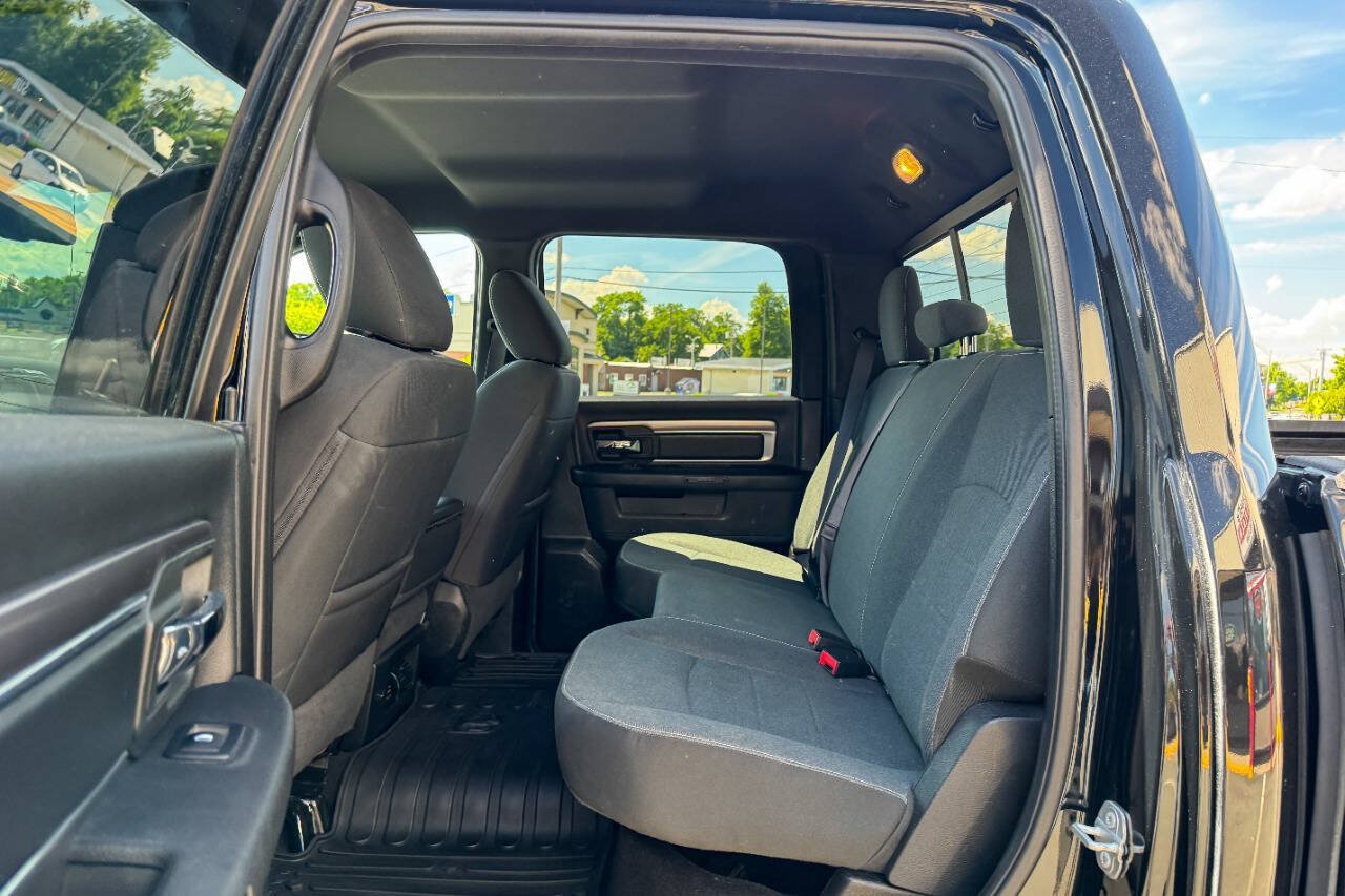 Used 2022 RAM 1500 Warlock AWD/4WD image 19