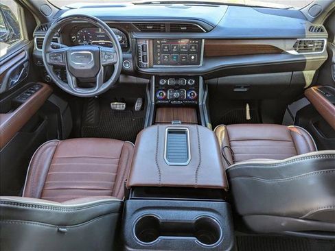 Used 2024 GMC Yukon Denali Ultimate AWD/4WD image 17