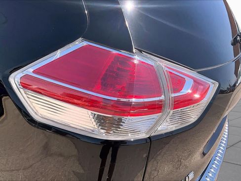 Used 2014 Nissan Rogue SV w/ SV Moonroof Package FWD image 29