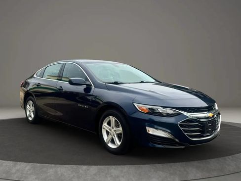 Used 2022 Chevrolet Malibu LT FWD image 4