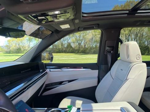 Used 2025 Cadillac Escalade Sport image 18