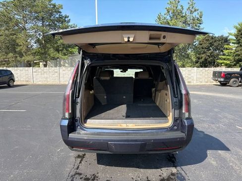 Used 2019 Cadillac Escalade ESV Platinum AWD/4WD image 10
