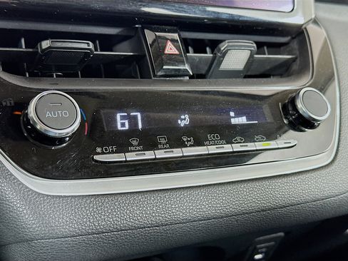 Used 2025 Toyota Corolla LE image 24