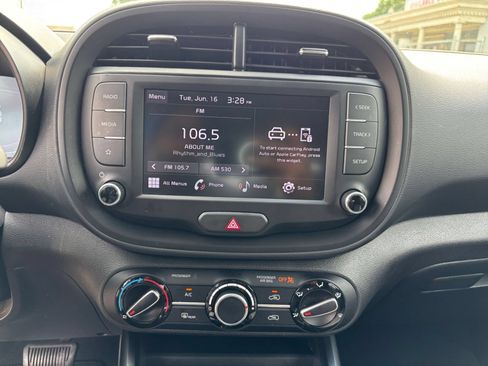 Used 2025 Kia Soul LX w/ LX Technology Package FWD image 20
