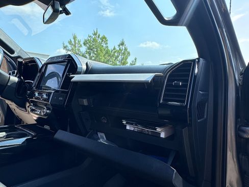 Used 2022 Ford F250 Lariat w/ Black Appearance Package AWD/4WD image 23