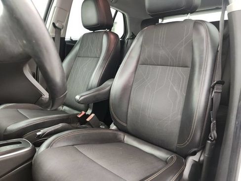 Used 2019 Chevrolet Trax LT w/ LT Convenience Package FWD image 14