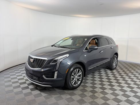 Used 2023 Cadillac XT5 Premium Luxury w/ Technology Package AWD/4WD image 2