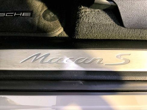 Certified 2022 Porsche Macan S image 19