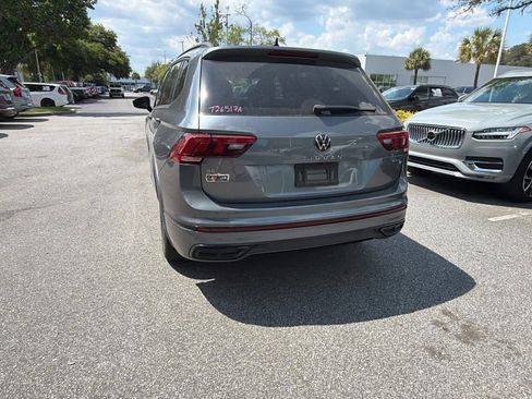 Used 2022 Volkswagen Tiguan SE R-Line image 12