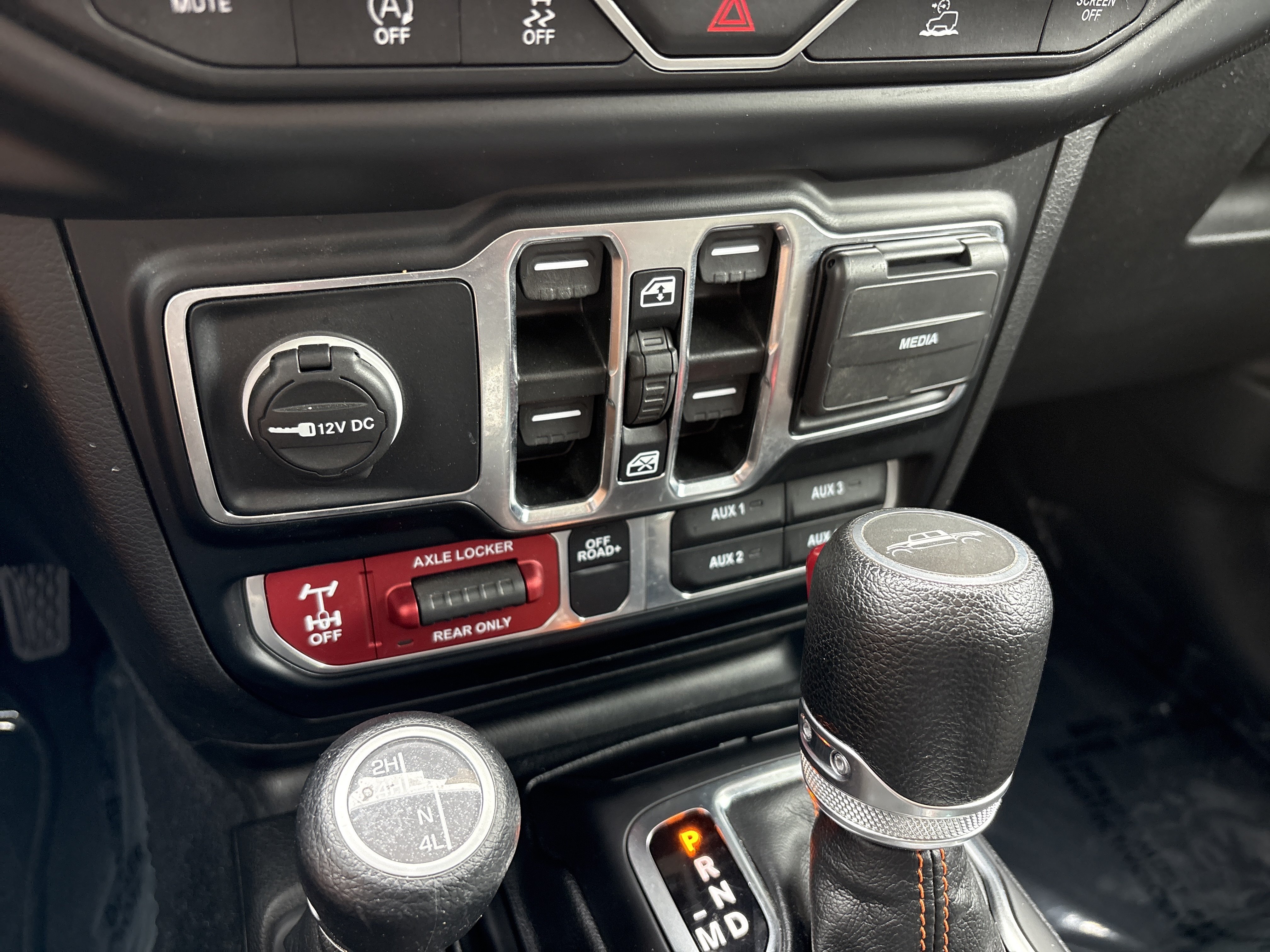 Used 2023 Jeep Gladiator Mojave w/ Cold Weather Group AWD/4WD image 30