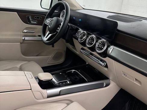 Used 2022 Mercedes-Benz GLB 250 4MATIC image 37