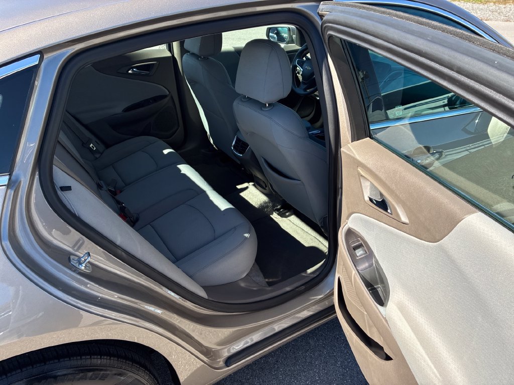 Used 2025 Chevrolet Malibu LT FWD image 30