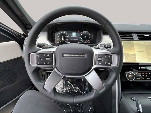 New 2024 Land Rover Discovery Dynamic SE image 15