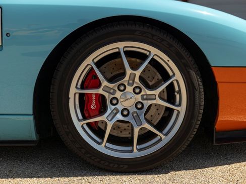 Used 2006 Ford GT RWD image 22