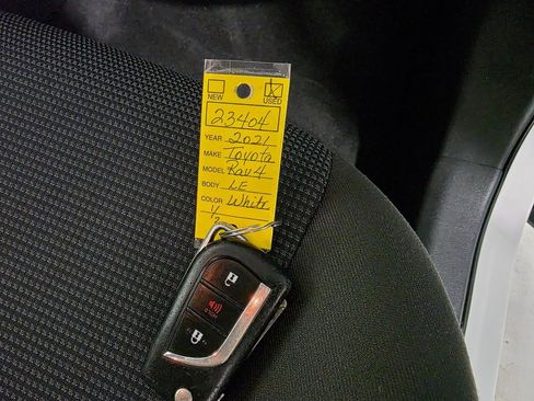 Used 2021 Toyota RAV4 LE image 37