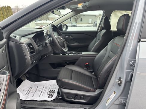 Used 2025 Nissan Rogue SV image 13