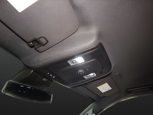 Used 2025 Chevrolet Suburban Z71 AWD/4WD image 18