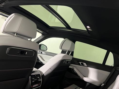 New 2026 BMW X6 xDrive40i w/ Climate Comfort Package image 34