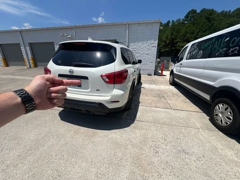 Used 2019 Nissan Pathfinder SL FWD image 14